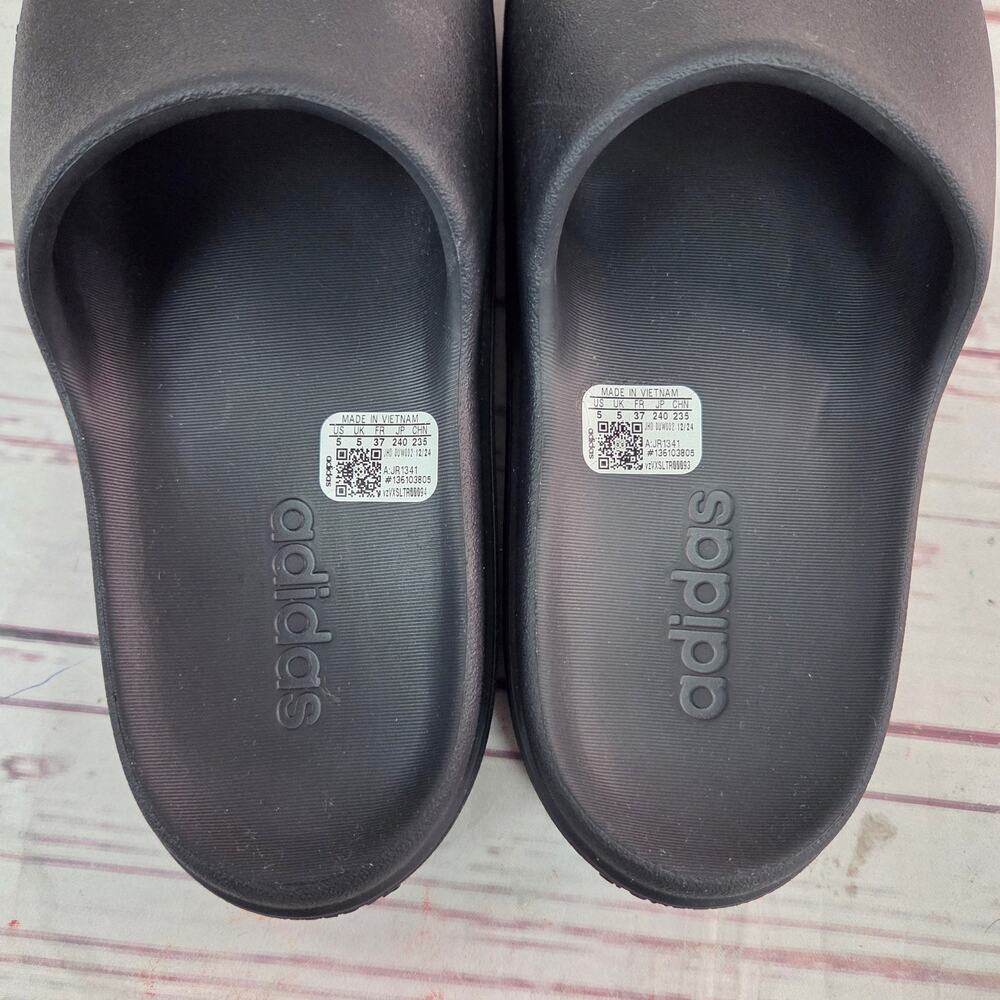 Adidas Adilette Lumia Slides Youth Size 5 Black Slip On Sandals Kids - Picture 9 of 9